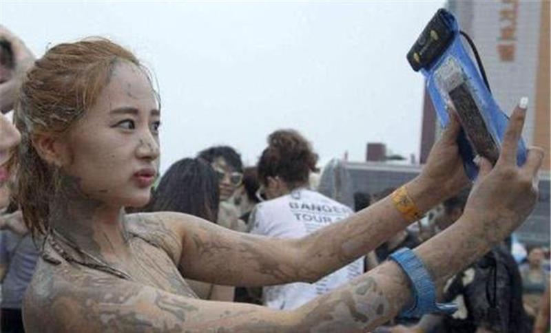 男男女女满身泥浆，日本“最污”节日是什么？
